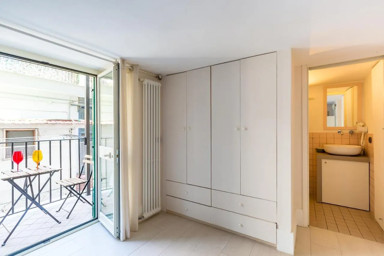 Cool Flat At Via Dei Mille By Napoliapartments イタリア