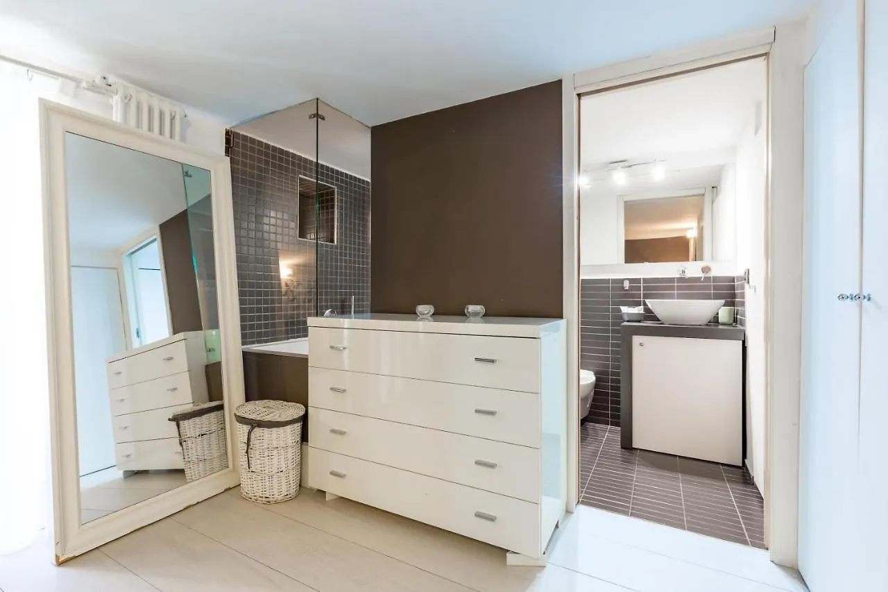 Cool Flat At Via Dei Mille By Napoliapartments Italy