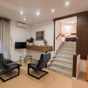  Appartamento La Residenza Chiaia Short Let Via Chiaia 82